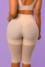 Cargar imagen en el visor de la galería, Pantalón levantacola RUTH
