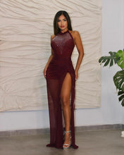 Cargar imagen en el visor de la galería, traje vino brillo
