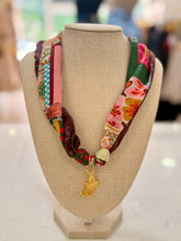 Cargar imagen en el visor de la galería, collares de tela
