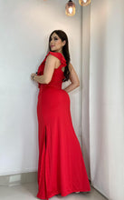 Cargar imagen en el visor de la galería, Traje rojo one shoulder
